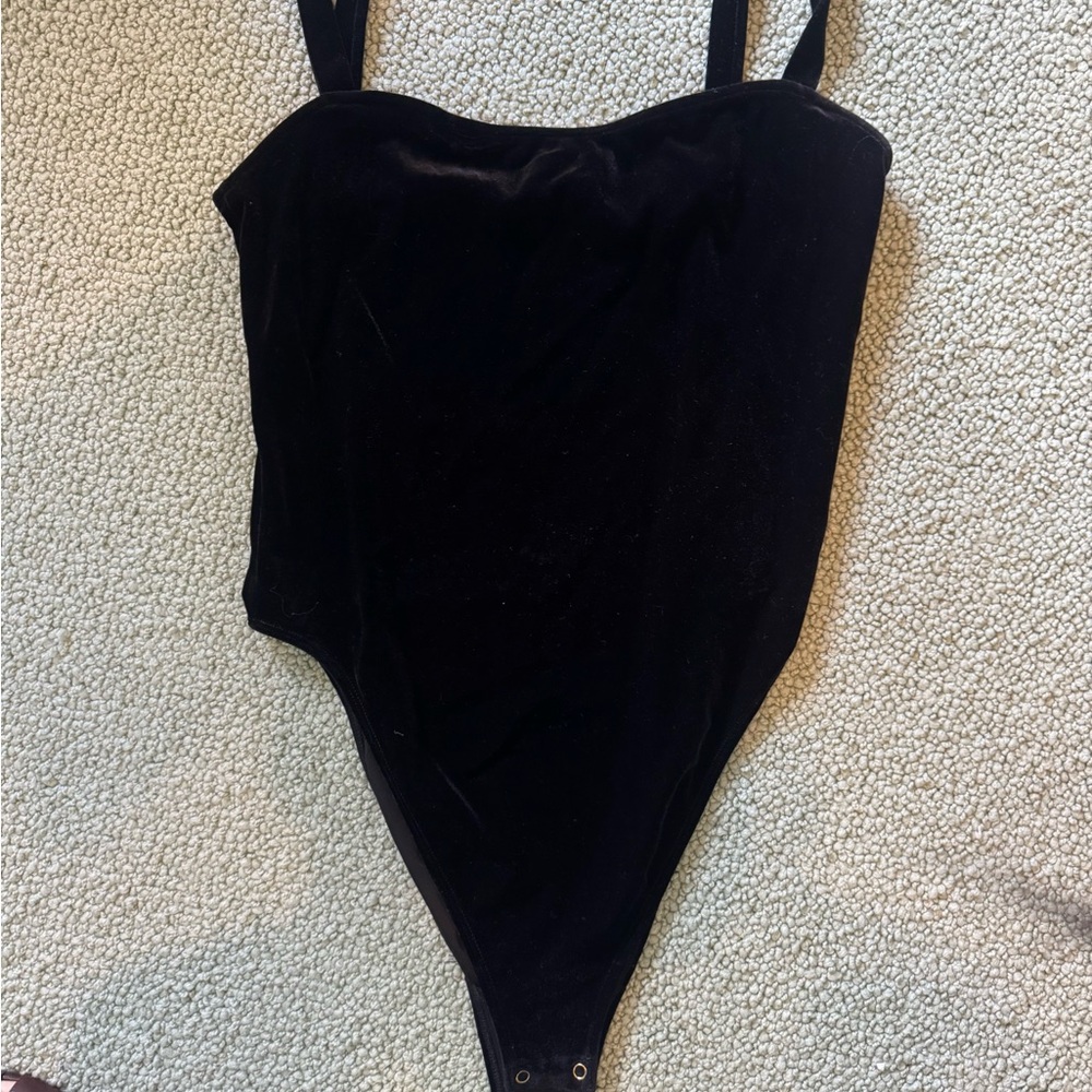 Good American Black velvet Bodysuit Sleek Minimalist Design